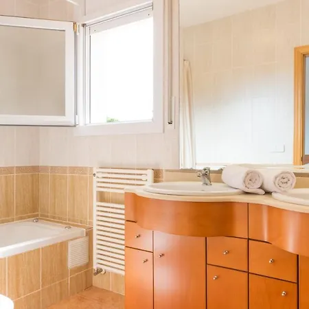 Sleeps 10 Villa *