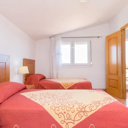 Sleeps 10 Villa *