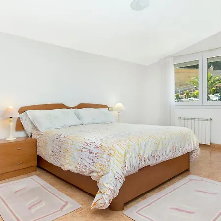 Sleeps 10 * יורט דה מאר