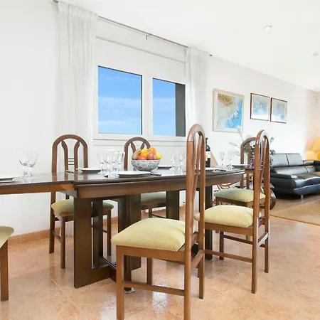 Sleeps 10 *
