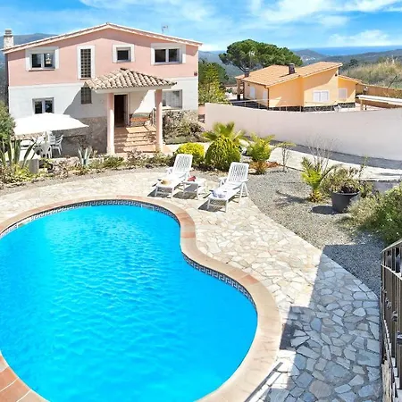Sleeps 10 *