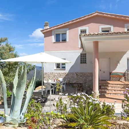 Sleeps 10 * Lloret de Mar